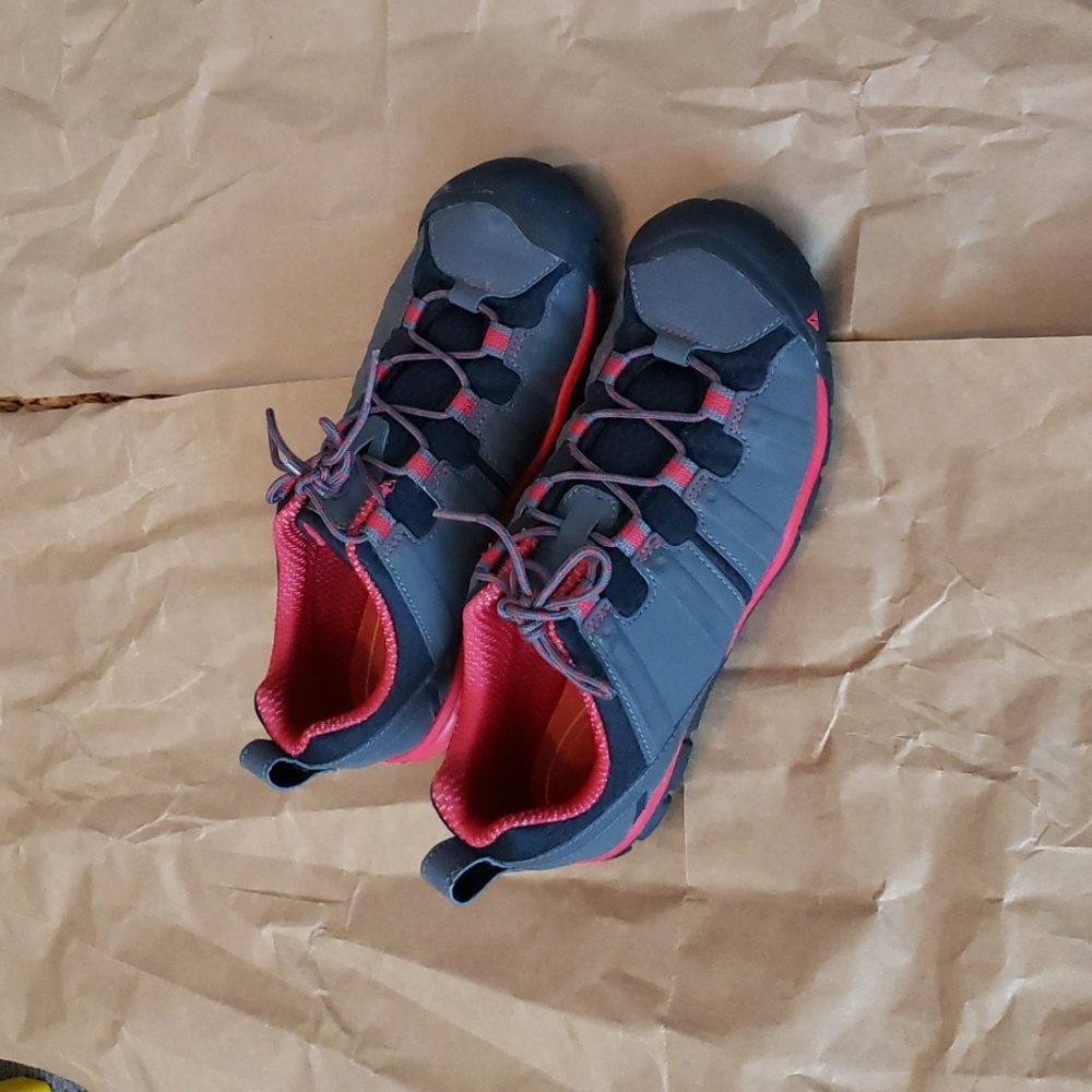 KEEN Tunari CNX cross training shoes